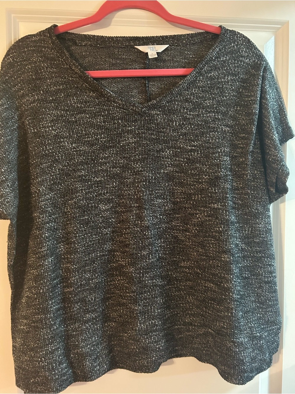Women's Casual Black & White Pull Over Top. 
Size Large